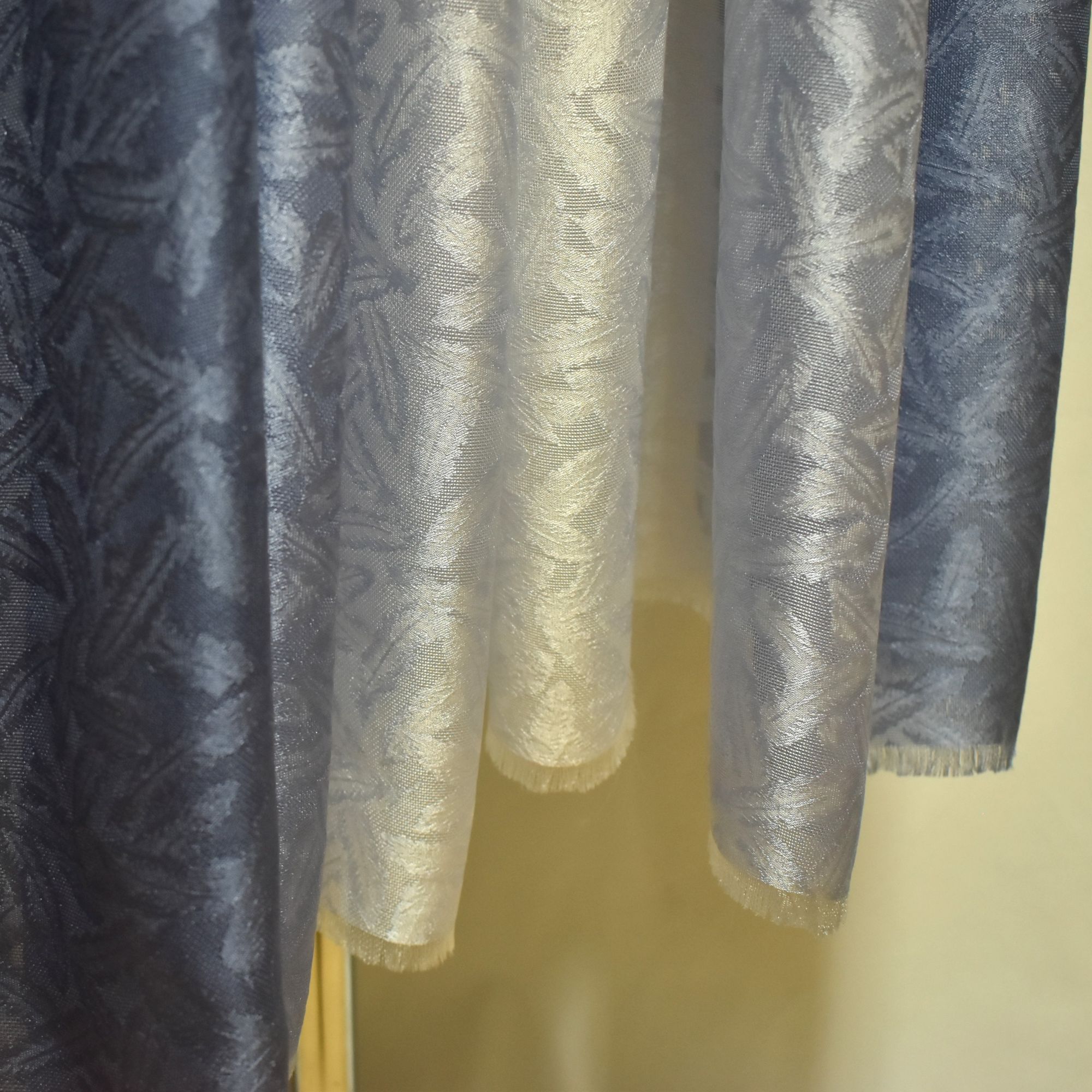 新⑤「色が変化する麴塵染」ジャガード織シルク大判ショール（１０５×２５０ｃｍ）